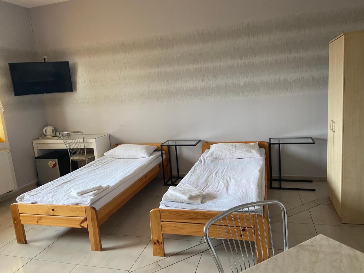 Hotel Zolta Walizka Gosciniec Podrzewie Exterior foto