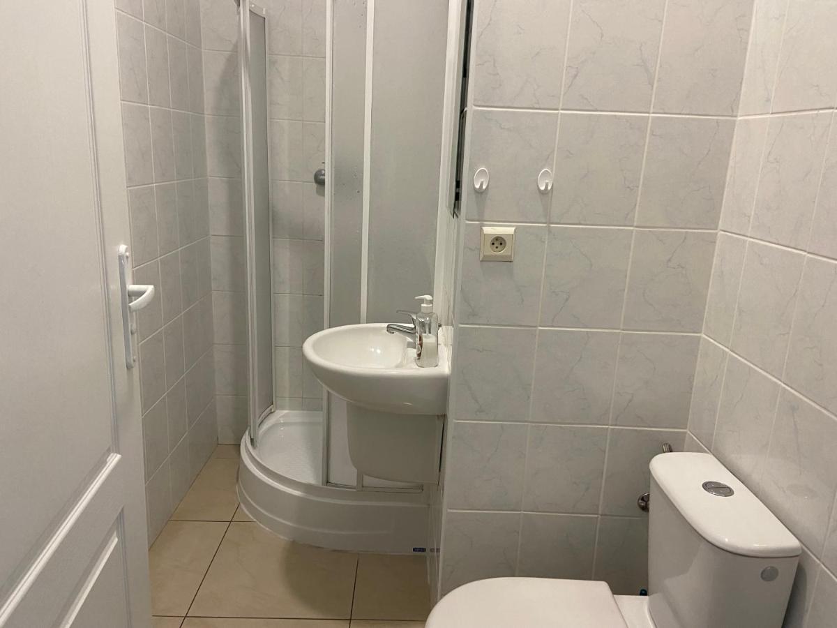 Hotel Zolta Walizka Gosciniec Podrzewie Exterior foto